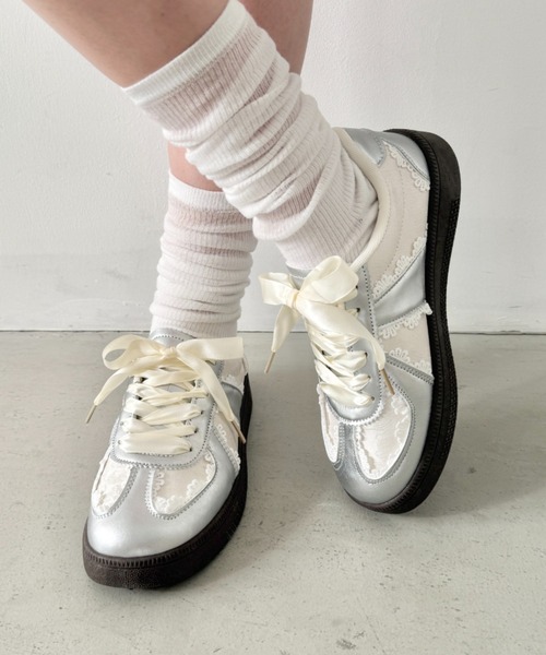 SOLLON.(ソルロン)の「サテンリボンレースジャーマントレーナーシューズ(スニーカー・レディース・シルバー/ピンク/アイボリー・23.5cm/24.5cm/22.5cm)」の10枚目の写真