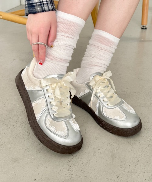 SOLLON.(ソルロン)の「サテンリボンレースジャーマントレーナーシューズ(スニーカー・レディース・シルバー/ピンク/アイボリー・23.5cm/24.5cm/22.5cm)」の9枚目の写真