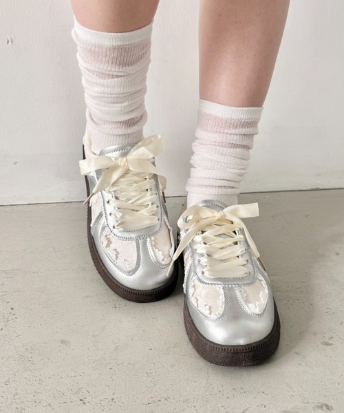 SOLLON.(ソルロン)の「サテンリボンレースジャーマントレーナーシューズ(スニーカー・レディース・シルバー/ピンク/アイボリー・23.5cm/24.5cm/22.5cm)」の13枚目の写真