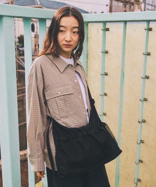 Unblend（アンブレンド）の「【Unblend】ドローコード メッシュ切替え ショルダーバッグ（ショルダーバッグ・レディース・グレー/ブラック/ネイビー・FREE）」の12枚目の写真