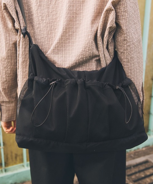 Unblend（アンブレンド）の「【Unblend】ドローコード メッシュ切替え ショルダーバッグ（ショルダーバッグ・レディース・グレー/ブラック/ネイビー・FREE）」の16枚目の写真