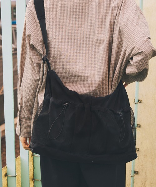 Unblend（アンブレンド）の「【Unblend】ドローコード メッシュ切替え ショルダーバッグ（ショルダーバッグ・レディース・グレー/ブラック/ネイビー・FREE）」の7枚目の写真