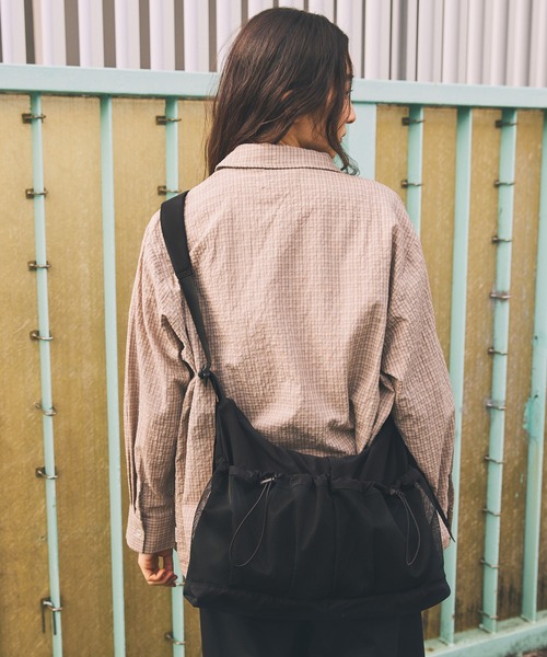 Unblend（アンブレンド）の「【Unblend】ドローコード メッシュ切替え ショルダーバッグ（ショルダーバッグ・レディース・グレー/ブラック/ネイビー・FREE）」の8枚目の写真