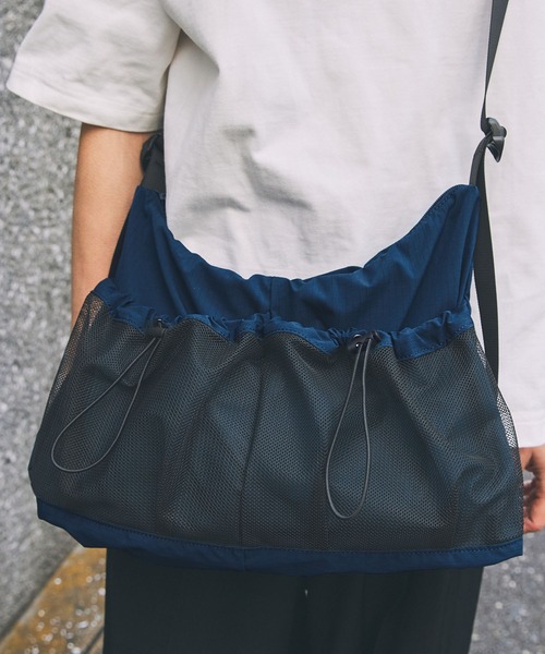 Unblend(アンブレンド)の「【Unblend】ドローコード メッシュ切替え ショルダーバッグ(ショルダーバッグ・レディース・グレー/ブラック/ネイビー・FREE)」の4枚目の写真