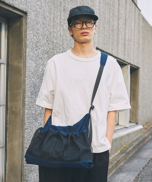 Unblend(アンブレンド)の「【Unblend】ドローコード メッシュ切替え ショルダーバッグ(ショルダーバッグ・レディース・グレー/ブラック/ネイビー・FREE)」の6枚目の写真