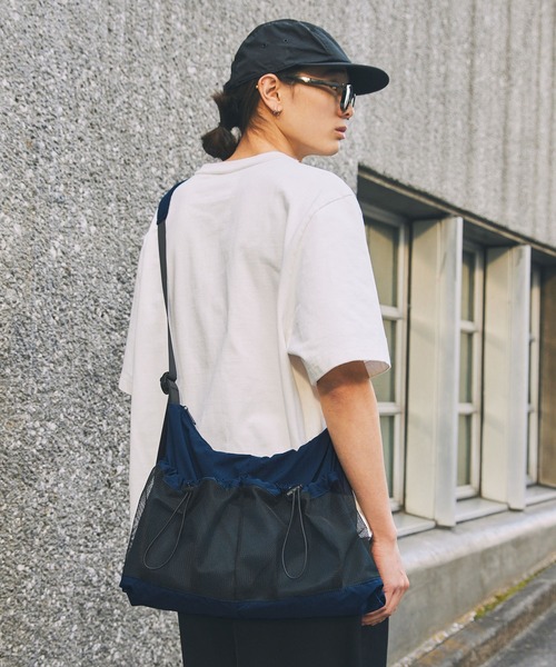 Unblend(アンブレンド)の「【Unblend】ドローコード メッシュ切替え ショルダーバッグ(ショルダーバッグ・レディース・グレー/ブラック/ネイビー・FREE)」の9枚目の写真