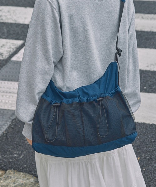 Unblend（アンブレンド）の「【Unblend】ドローコード メッシュ切替え ショルダーバッグ（ショルダーバッグ・レディース・グレー/ブラック/ネイビー・FREE）」の4枚目の写真
