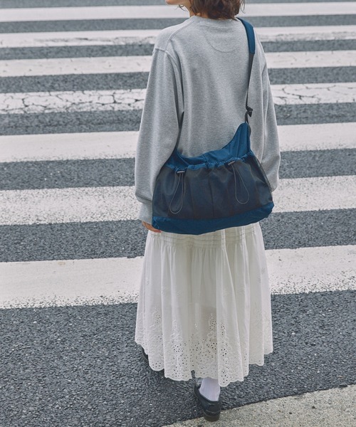Unblend（アンブレンド）の「【Unblend】ドローコード メッシュ切替え ショルダーバッグ（ショルダーバッグ・レディース・グレー/ブラック/ネイビー・FREE）」の5枚目の写真