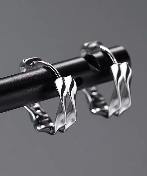 almo(アルモ)の「EK219/ダブルツイストフープリングピアス/両耳用(NEZ)(ピアス(両耳用)・レディース・ブラック/シルバー・FREE)」の5枚目の写真