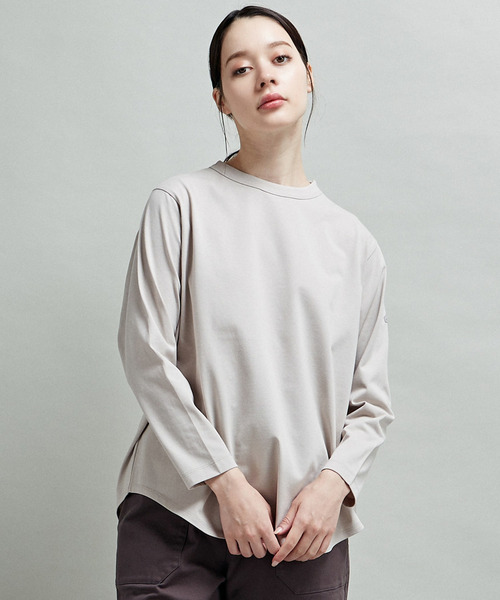 LOGEMENT DE CLAIRE(ロジュモンドクレール)の「《定番》クルーネックラウンドヘムプル(Tシャツ/カットソー・レディース・ブラック/グレイッシュベージュ/ホワイト×ブラック/オフホワイト・FREE)」の4枚目の写真