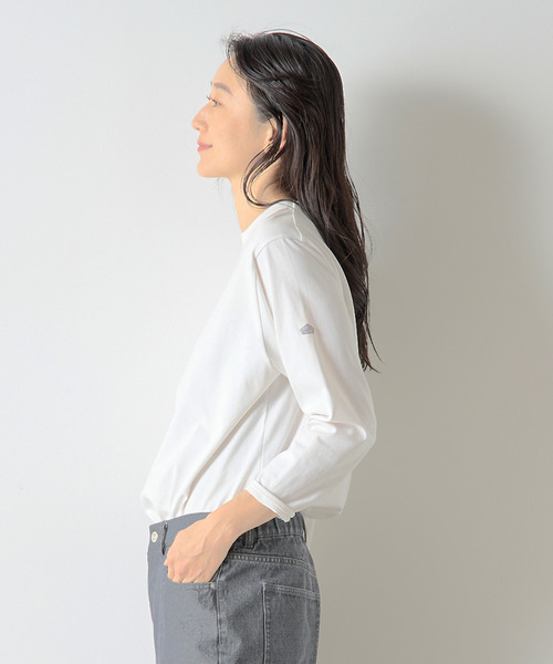 LOGEMENT DE CLAIRE(ロジュモンドクレール)の「《定番》クルーネックラウンドヘムプル(Tシャツ/カットソー・レディース・ブラック/グレイッシュベージュ/ホワイト×ブラック/オフホワイト・FREE)」の5枚目の写真