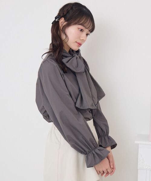 ems excite(エムズエキサイト)の「ピコレースボウタイBL(シャツ/ブラウス・レディース・ブルー/ホワイト/ライトグレー・FREE)」の13枚目の写真