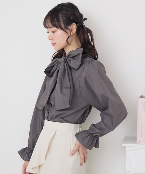 ems excite(エムズエキサイト)の「ピコレースボウタイBL(シャツ/ブラウス・レディース・ブルー/ホワイト/ライトグレー・FREE)」の14枚目の写真