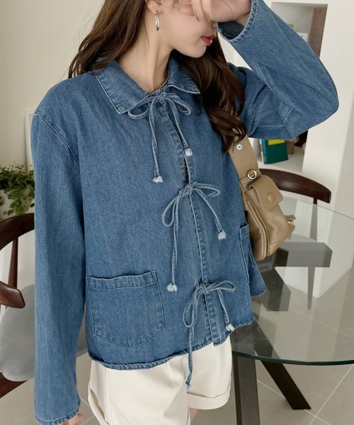 Ada.(エイダ)の「リボン デザイン デニム シャツ ジャケット(デニムジャケット・レディース・ブルー/ダークブラック/ダークブルー・S/M)」の8枚目の写真