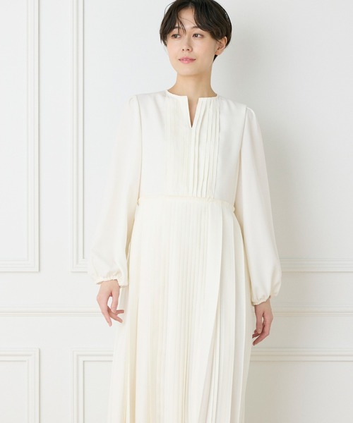 INED(イネド)の「クラシックプリーツワンピース《la veille by SUPERIOR CLOSET》(ワンピース・レディース・オフホワイト・9号)」の1枚目の写真