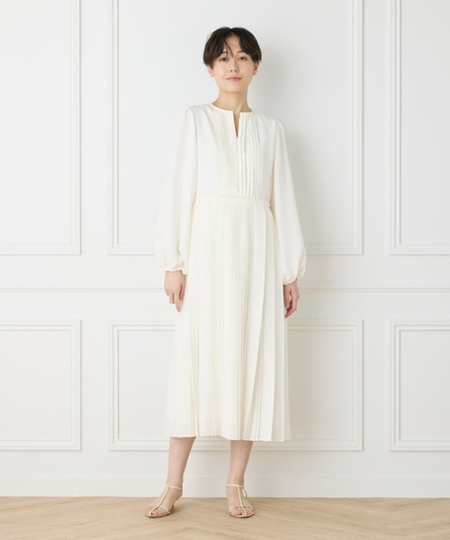 INED(イネド)の「クラシックプリーツワンピース《la veille by SUPERIOR CLOSET》(ワンピース・レディース・オフホワイト・9号)」の3枚目の写真