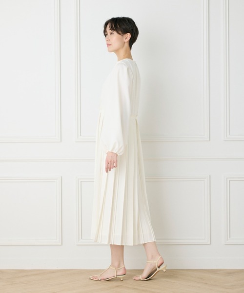 INED(イネド)の「クラシックプリーツワンピース《la veille by SUPERIOR CLOSET》(ワンピース・レディース・オフホワイト・9号)」の4枚目の写真