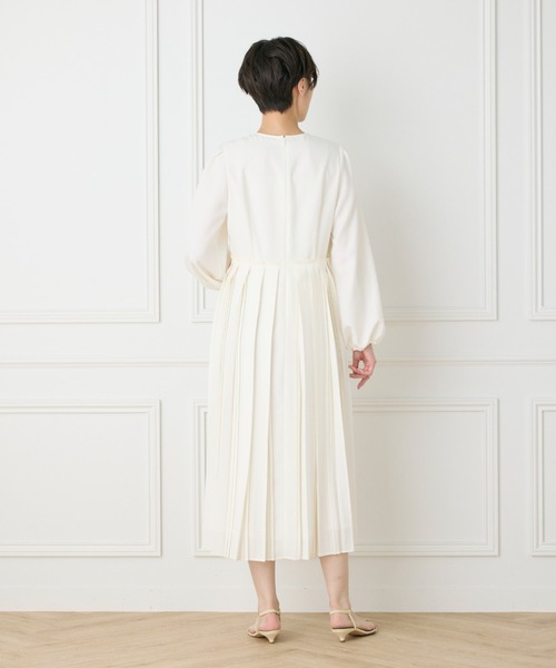 INED(イネド)の「クラシックプリーツワンピース《la veille by SUPERIOR CLOSET》(ワンピース・レディース・オフホワイト・9号)」の5枚目の写真
