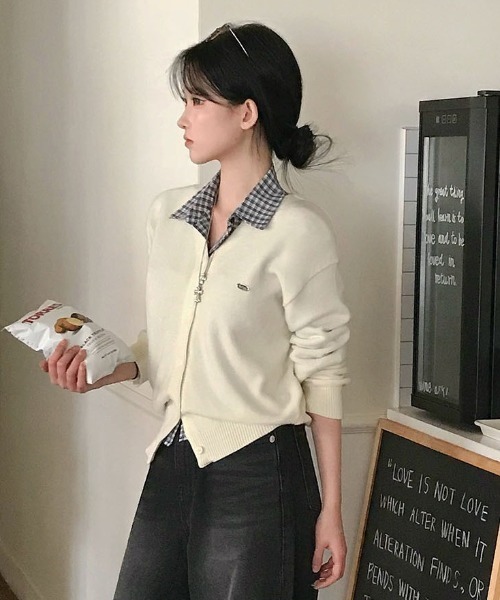 BEIDELLI（ベイデリー）の「[BELLIDE MADE] マーリンペンダントVネックカーディガン（カーディガン/ボレロ・レディース・グリーン/ネイビー/グレー/ブラック/アイボリー・FREE）」の2枚目の写真