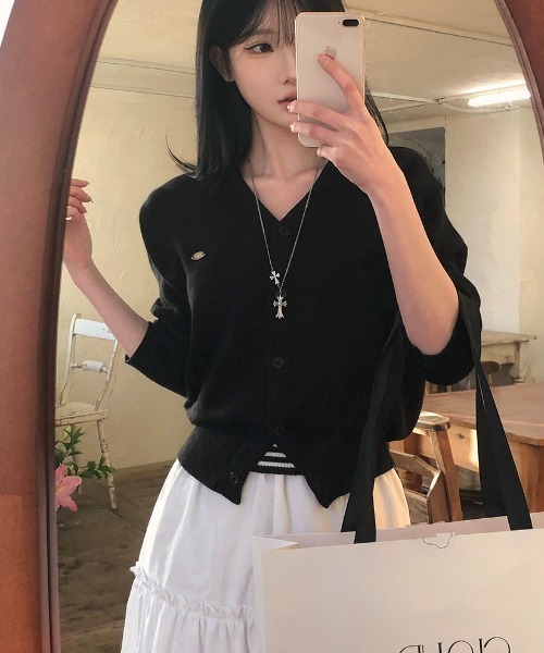 BEIDELLI（ベイデリー）の「[BELLIDE MADE] マーリンペンダントVネックカーディガン（カーディガン/ボレロ・レディース・グリーン/ネイビー/グレー/ブラック/アイボリー・FREE）」の3枚目の写真