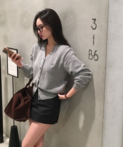 BEIDELLI（ベイデリー）の「[BELLIDE MADE] マーリンペンダントVネックカーディガン（カーディガン/ボレロ・レディース・グリーン/ネイビー/グレー/ブラック/アイボリー・FREE）」の14枚目の写真