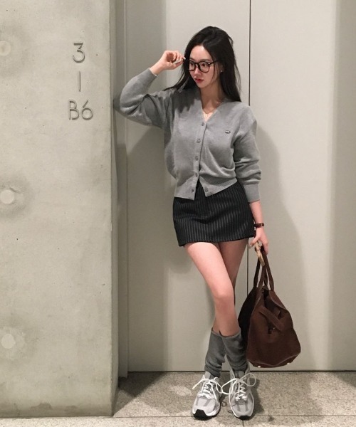 BEIDELLI（ベイデリー）の「[BELLIDE MADE] マーリンペンダントVネックカーディガン（カーディガン/ボレロ・レディース・グリーン/ネイビー/グレー/ブラック/アイボリー・FREE）」の13枚目の写真