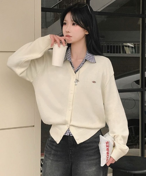 BEIDELLI（ベイデリー）の「[BELLIDE MADE] マーリンペンダントVネックカーディガン（カーディガン/ボレロ・レディース・グリーン/ネイビー/グレー/ブラック/アイボリー・FREE）」の21枚目の写真