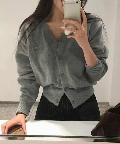 BEIDELLI（ベイデリー）の「[BELLIDE MADE] マーリンペンダントVネックカーディガン（カーディガン/ボレロ・レディース・グリーン/ネイビー/グレー/ブラック/アイボリー・FREE）」の12枚目の写真