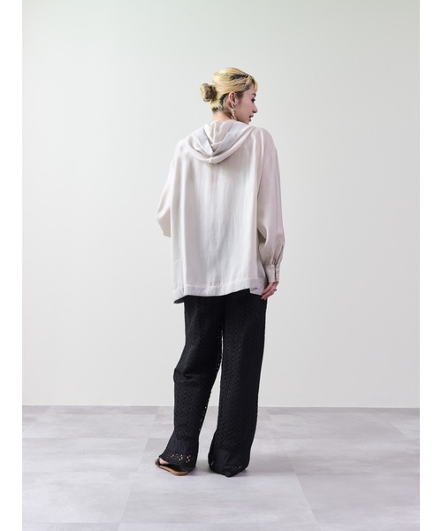 DOLLUPOOPS（ドールアップウップス）の「テープ配色シアーフーディートップス（パーカー・レディース・ブラック/ライトベージュ・38）」の9枚目の写真