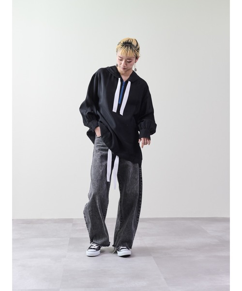 DOLLUPOOPS（ドールアップウップス）の「テープ配色シアーフーディートップス（パーカー・レディース・ブラック/ライトベージュ・38）」の3枚目の写真