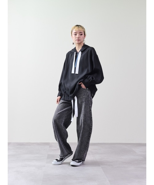 DOLLUPOOPS（ドールアップウップス）の「テープ配色シアーフーディートップス（パーカー・レディース・ブラック/ライトベージュ・38）」の4枚目の写真