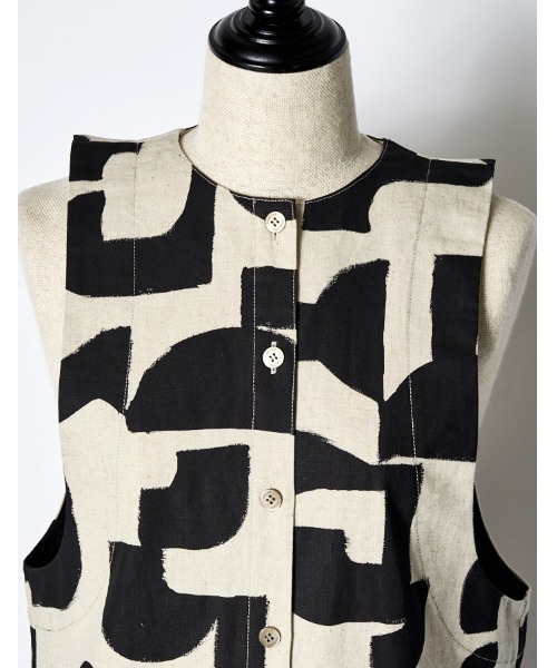 RUMCHE(ラムシェ)の「Original Graphic Dress / オリジナルグラフィックドレス(ワンピース・レディース・ブラック/ベージュ・SMALL/MEDIUM)」の7枚目の写真
