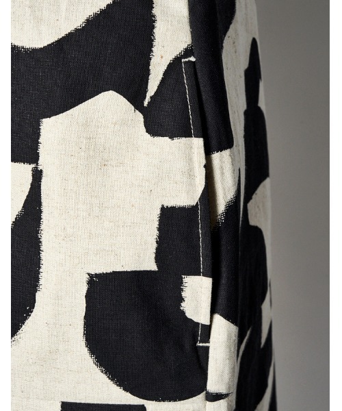 RUMCHE(ラムシェ)の「Original Graphic Dress / オリジナルグラフィックドレス(ワンピース・レディース・ブラック/ベージュ・SMALL/MEDIUM)」の9枚目の写真
