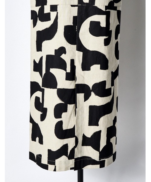 RUMCHE(ラムシェ)の「Original Graphic Dress / オリジナルグラフィックドレス(ワンピース・レディース・ブラック/ベージュ・SMALL/MEDIUM)」の10枚目の写真