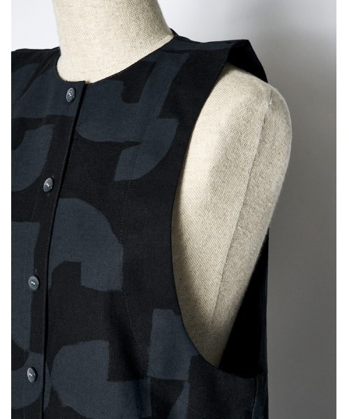 RUMCHE(ラムシェ)の「Original Graphic Dress / オリジナルグラフィックドレス(ワンピース・レディース・ブラック/ベージュ・SMALL/MEDIUM)」の17枚目の写真