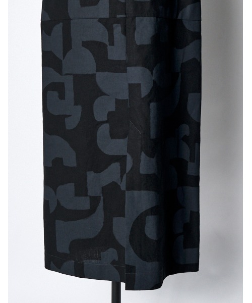 RUMCHE(ラムシェ)の「Original Graphic Dress / オリジナルグラフィックドレス(ワンピース・レディース・ブラック/ベージュ・SMALL/MEDIUM)」の19枚目の写真