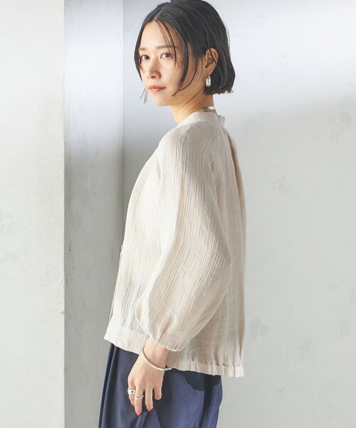 SHIPS(シップス)の「【SHIPS別注】assiette:〈手洗い可能〉クリンクル リネン 羽織 ブラウス(シャツ/ブラウス・レディース・ブラック/ベージュ・ONE SIZE)」の21枚目の写真