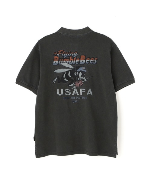 AVIREX(アヴィレックス)の「《直営店限定》FADE WASH EMB POLO "BUMBLE BEE" / フェイドウォッシュ 刺繍ポロ / AVIREX / アヴィレックス(ポロシャツ・メンズ・サックスブルー/チャコール/オフホワイト・X-LARGE/LARGE/MEDIUM/XX-LARGE)」の2枚目の写真