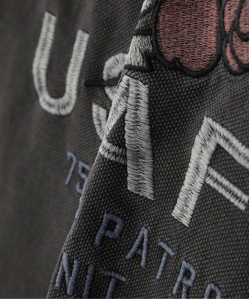 AVIREX(アヴィレックス)の「《直営店限定》FADE WASH EMB POLO "BUMBLE BEE" / フェイドウォッシュ 刺繍ポロ / AVIREX / アヴィレックス(ポロシャツ・メンズ・サックスブルー/チャコール/オフホワイト・X-LARGE/LARGE/MEDIUM/XX-LARGE)」の7枚目の写真