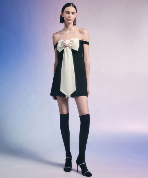 CHARLES & KEITH(チャールズ & キース)の「Arona アロナ メタリッククリスタルエンベリシュッドスティレットヒールサンダル(サンダル・レディース・アイボリー/シルバー/ブラック系その他2・23.5cm/23cm/22.5cm/22cm/26.5cm/25.5cm/25cm/24.5cm)」の19枚目の写真