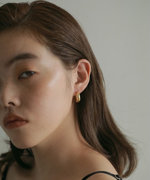anuke（アンヌーク）の「Volume Hoop Pierce（ピアス（両耳用）・レディース・ゴールド/シルバー・FREE）」の3枚目の写真