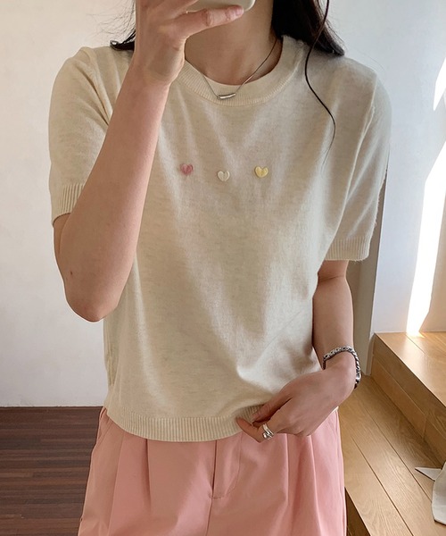 BANICO(バニコ)の「カラーハート付き半袖ニットトップス (SS)(ニット/セーター・レディース・ネイビー/グレー/ライトベージュ/ピンク/ブルー・FREE)」の3枚目の写真