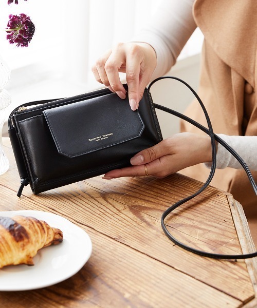 Samantha Thavasa Petit Choice(サマンサタバサ プチチョイス)の「フラップレザースマホショルダー(ショルダーバッグ・レディース・ミント/ブラック/シルバー/ピンク・FREE)」の2枚目の写真