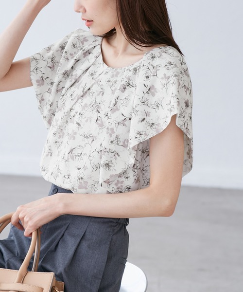 ROPE' PICNIC(ロペピクニック)の「ラッフルスリーブブラウス/通勤対応(シャツ/ブラウス・レディース・ホワイト系その他2/ブラック/ブラック系その他2/ホワイト/ライトグリーン・38)」の1枚目の写真