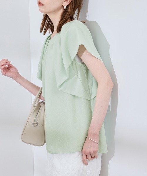 ROPE' PICNIC(ロペピクニック)の「ラッフルスリーブブラウス/通勤対応(シャツ/ブラウス・レディース・ホワイト系その他2/ブラック/ブラック系その他2/ホワイト/ライトグリーン・38)」の6枚目の写真