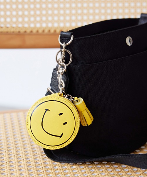 Breath TOPKAPI（ブレストプカピ）の「【新色追加】【Breath TOPKAPI】SMILE COLLECTION スマイル ラウンド ポーチ / チャーム（チャーム・レディース・イエロー/ブラック/ホワイト/グリーン/オレンジ/サックスブルー/ピンク・FREE）」の5枚目の写真