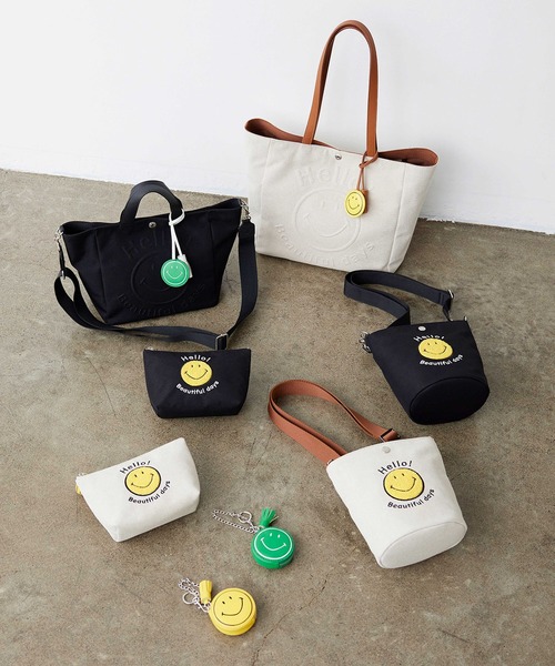 Breath TOPKAPI（ブレストプカピ）の「【新色追加】【Breath TOPKAPI】SMILE COLLECTION スマイル ラウンド ポーチ / チャーム（チャーム・レディース・イエロー/ブラック/ホワイト/グリーン/オレンジ/サックスブルー/ピンク・FREE）」の8枚目の写真