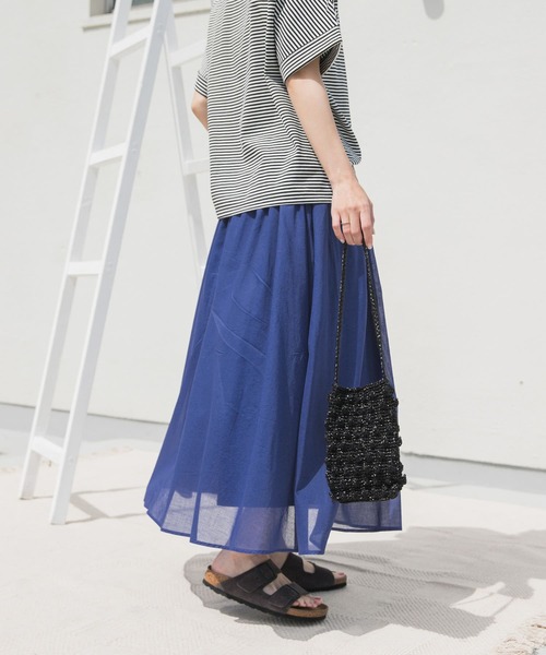 URBAN RESEARCH DOORS（アーバンリサーチドアーズ）の「『UR TECH』ボイルギャザースカート（スカート・レディース・チャコールグレー/ロイヤルブルー/パープル・MEDIUM）」の4枚目の写真