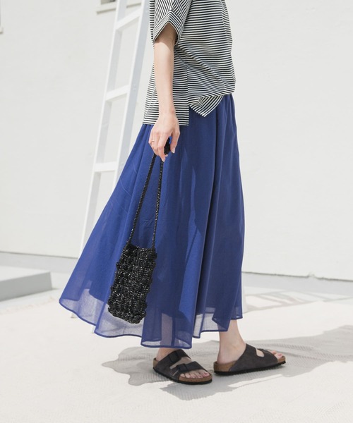 URBAN RESEARCH DOORS（アーバンリサーチドアーズ）の「『UR TECH』ボイルギャザースカート（スカート・レディース・チャコールグレー/ロイヤルブルー/パープル・MEDIUM）」の5枚目の写真