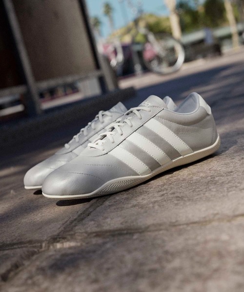 adidas（アディダス）の「グランドコート ロー / Grand Court Lo